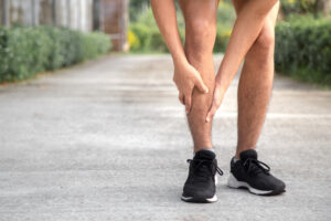 runner holding shin with pain along the shin bone